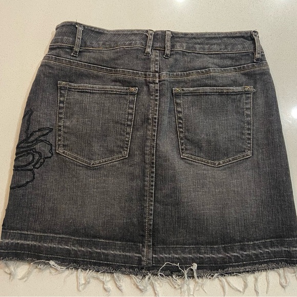 White House Black Market Blanc Denim Skirt Size 6 - Picture 3 of 6